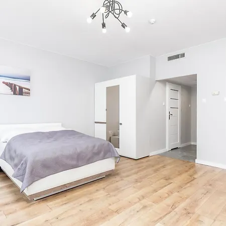 Portowa 18 Etna Polonia -jantar *