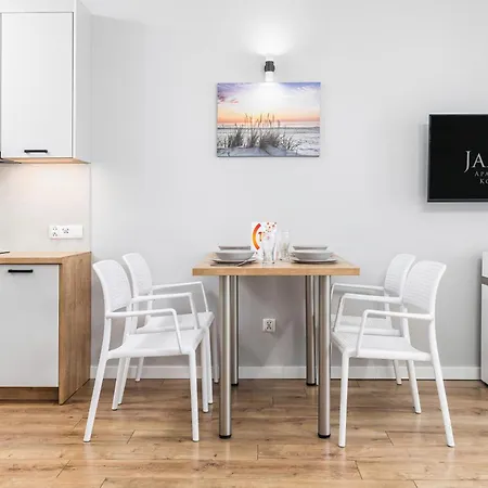 Portowa 18 Etna Polonia -jantar *