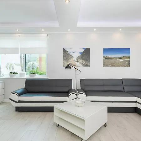 Portowa 18 Etna Polonia -jantar * Kołobrzeg