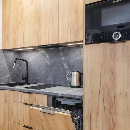 Portowa 18 Etna Polonia -jantar